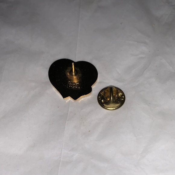 Red Tops Heart Enamel Pin - Picture 3 of 7